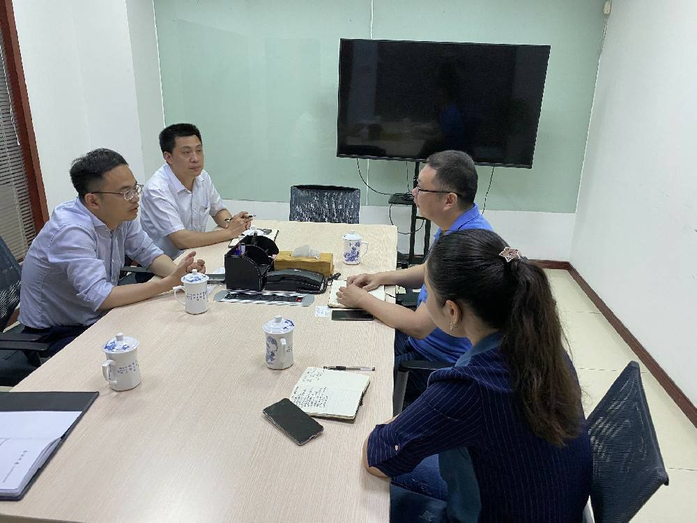 无锡市工信局领导来呼和浩特昊天教育培训管理有限公司科技开展“三联三解”活动